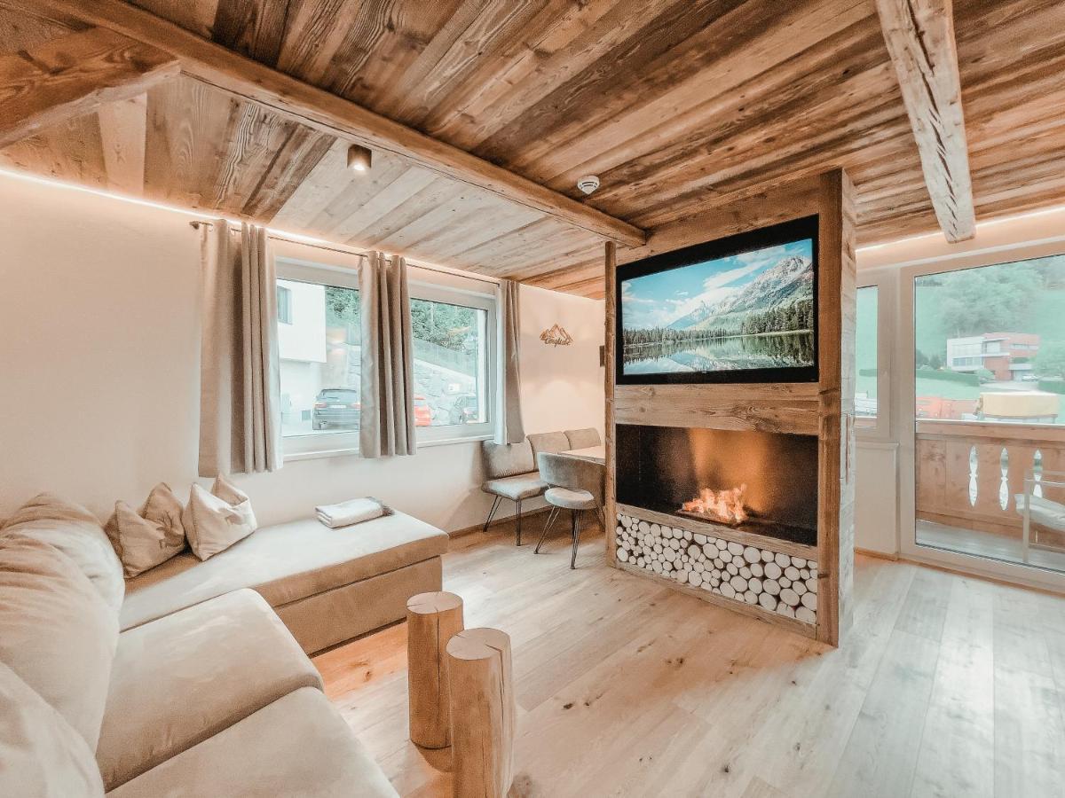 Oldwood Chalet - Balcony & Car Park By Alpenluxus Appartements Fuegen Exterior photo
