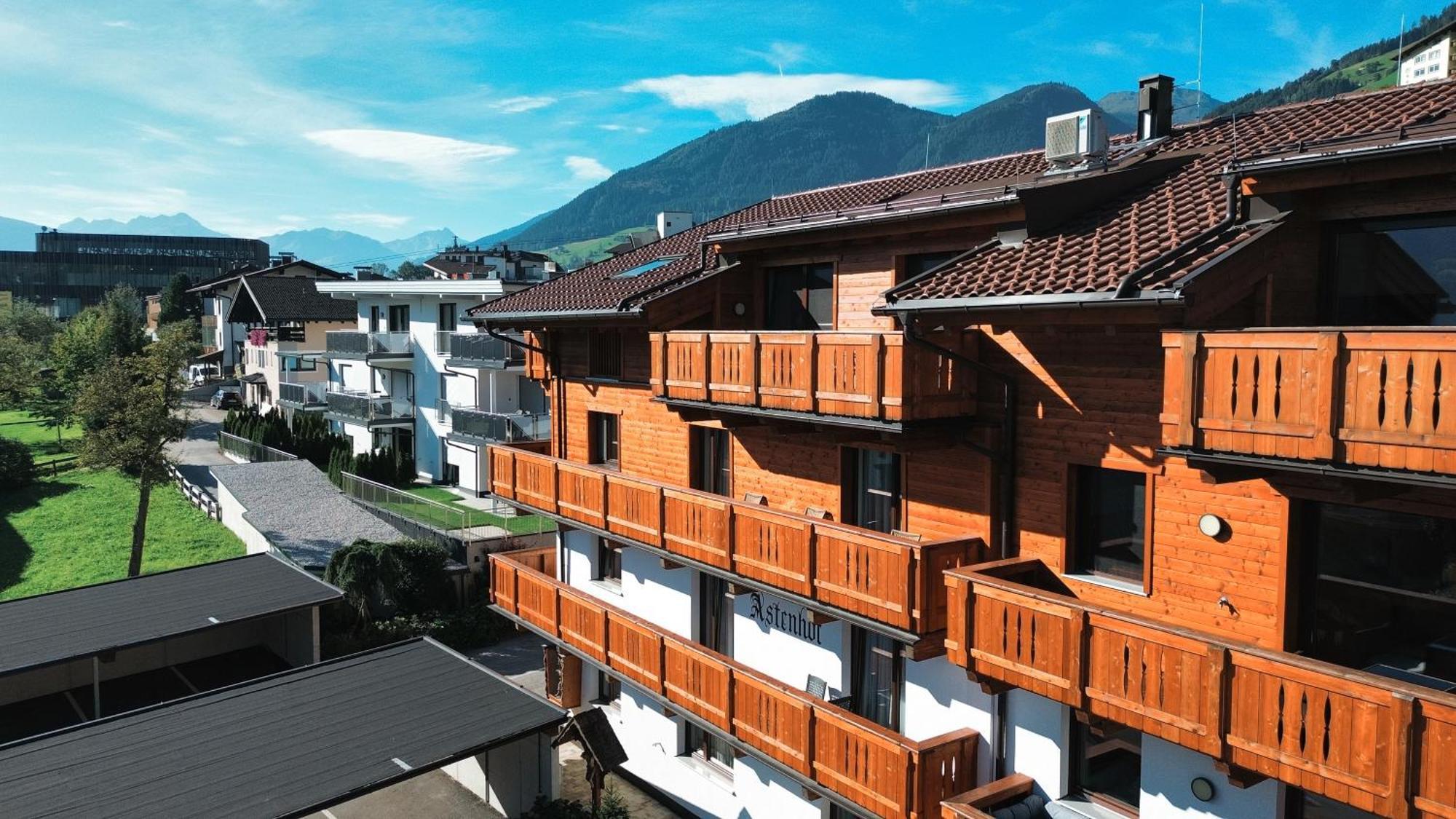Oldwood Chalet - Balcony & Car Park By Alpenluxus Appartements Fuegen Exterior photo