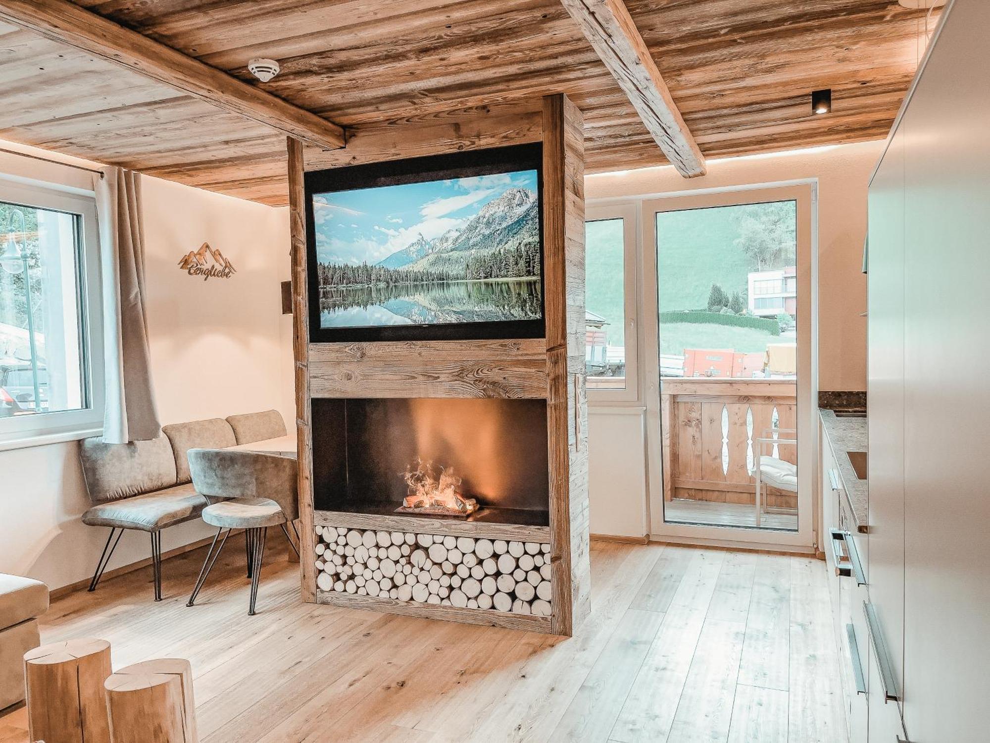 Oldwood Chalet - Balcony & Car Park By Alpenluxus Appartements Fuegen Exterior photo
