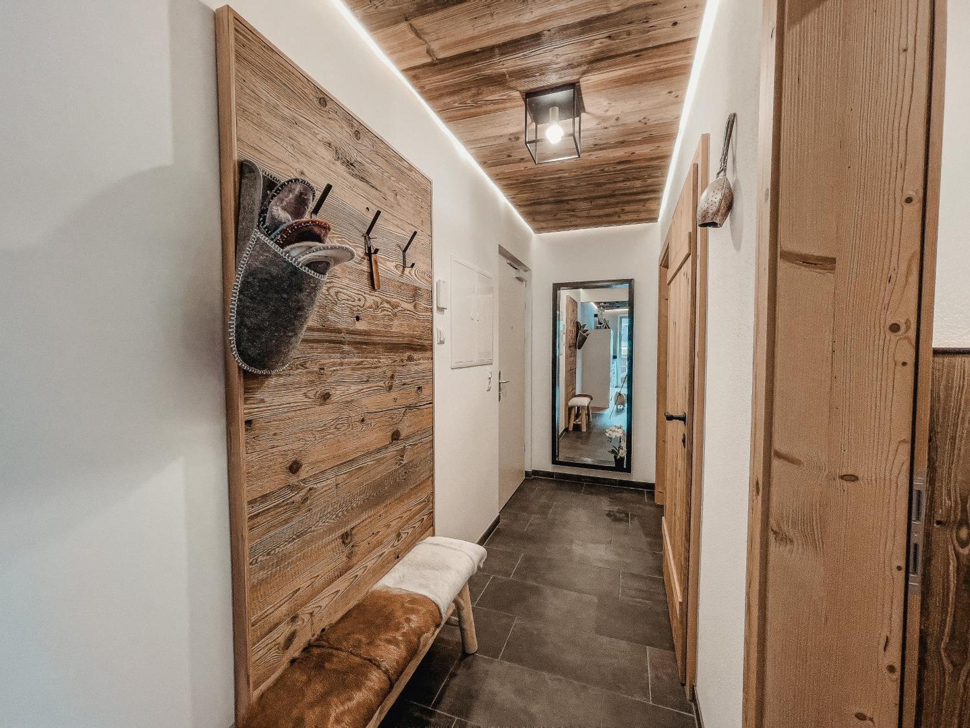 Oldwood Chalet - Balcony & Car Park By Alpenluxus Appartements Fuegen Exterior photo